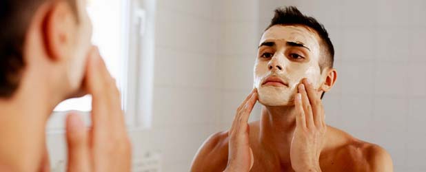 Beauté homme: comment utiliser l'exfoliant visage ?